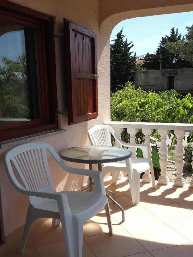 Apartments Smilje I Maslina Горни-Карин Экстерьер фото