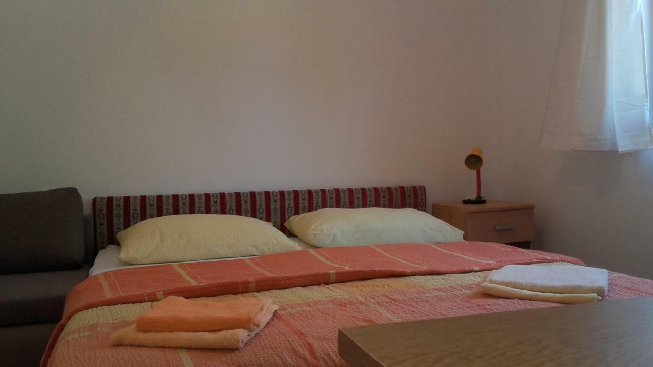 Apartments Smilje I Maslina Горни-Карин Экстерьер фото
